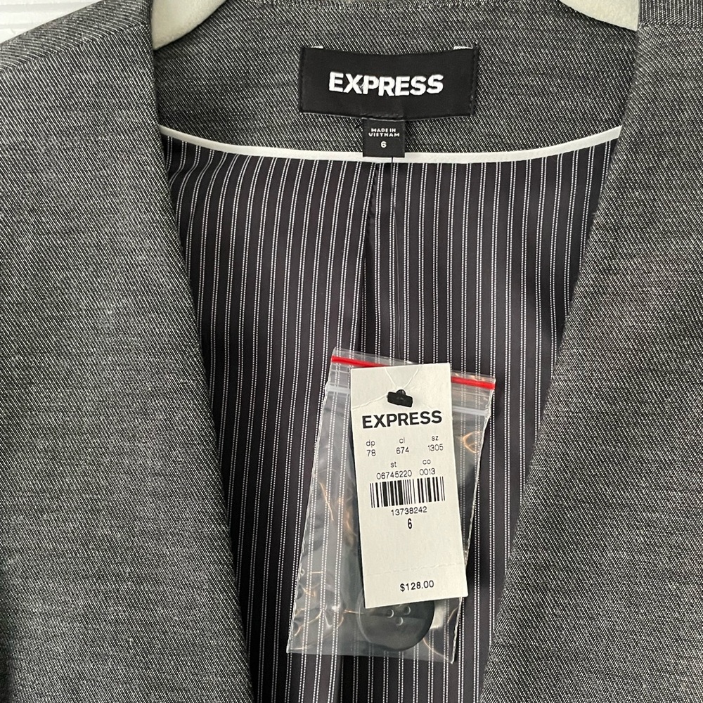 Express Women's Charcoal Blazer - Picture 5 of 5